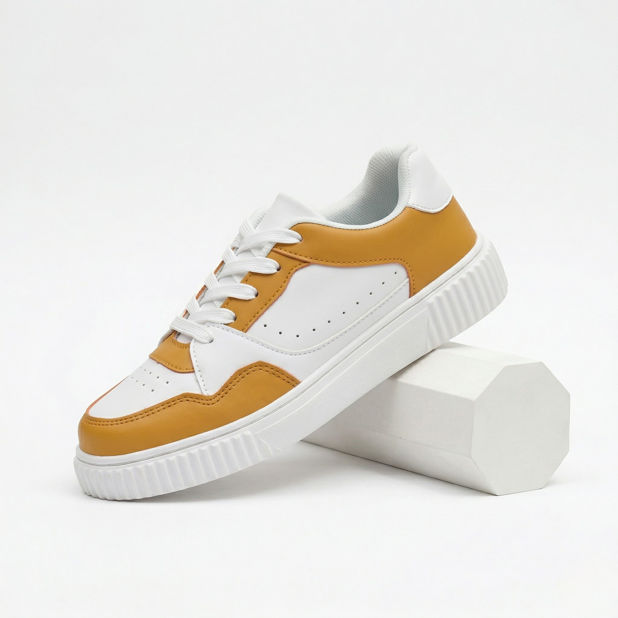 Men’s Casual White Sneakers Comfortable Everyday Wear
