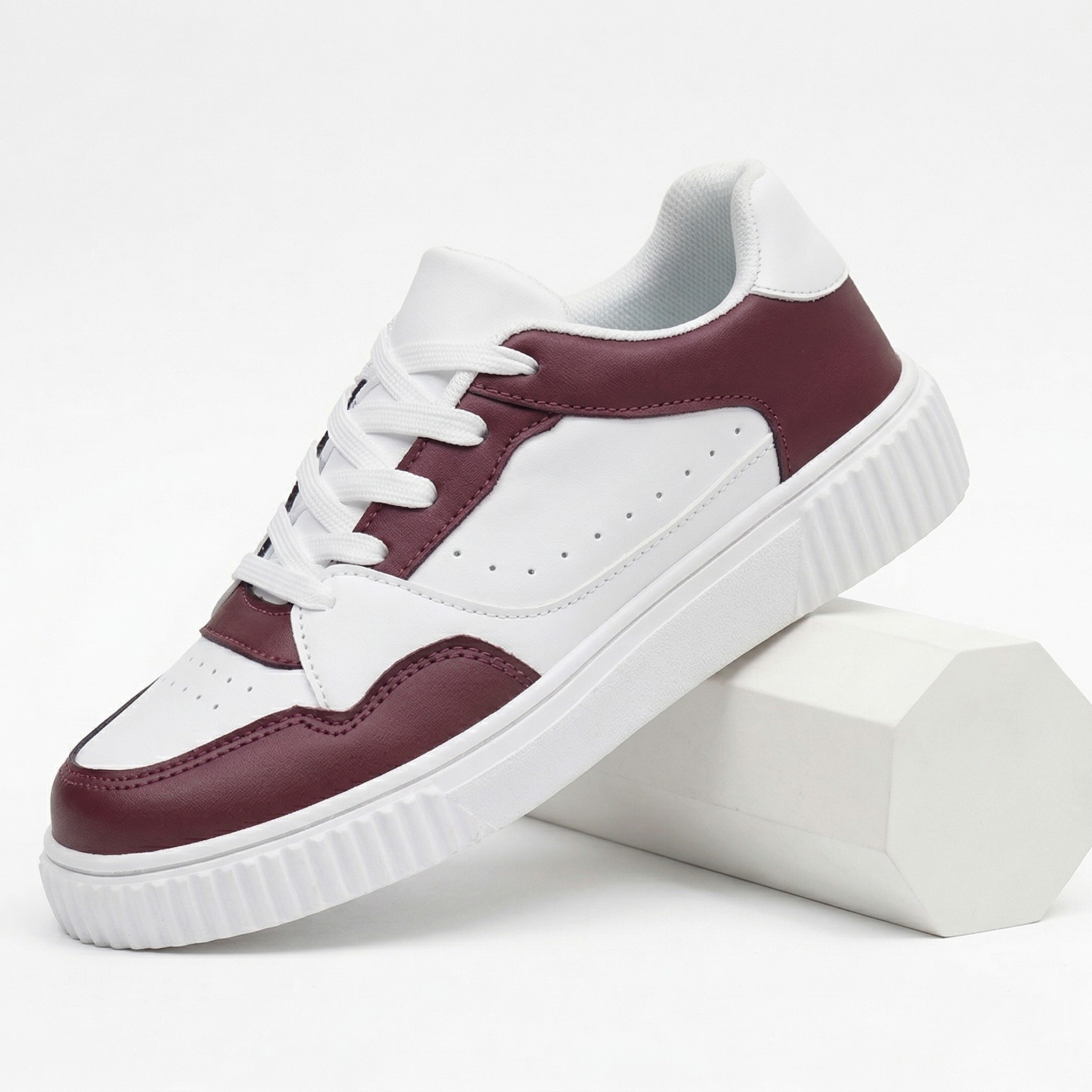 Men’s Casual White Sneakers Comfortable Everyday Wear