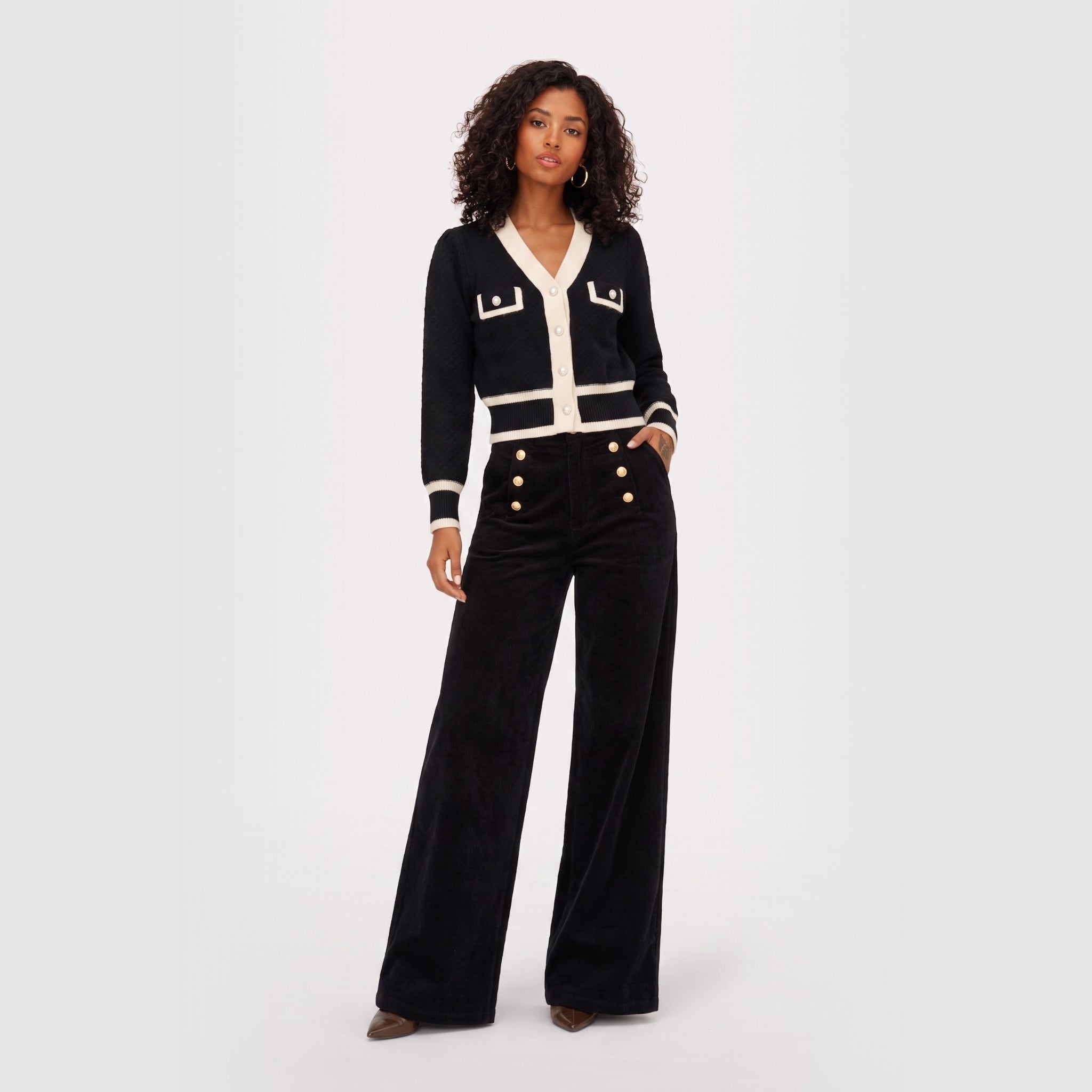 Women's Cropped Knit Cardigan V-Neck Contrast Trim Pearl Button Patch Pockets Regular Fit
