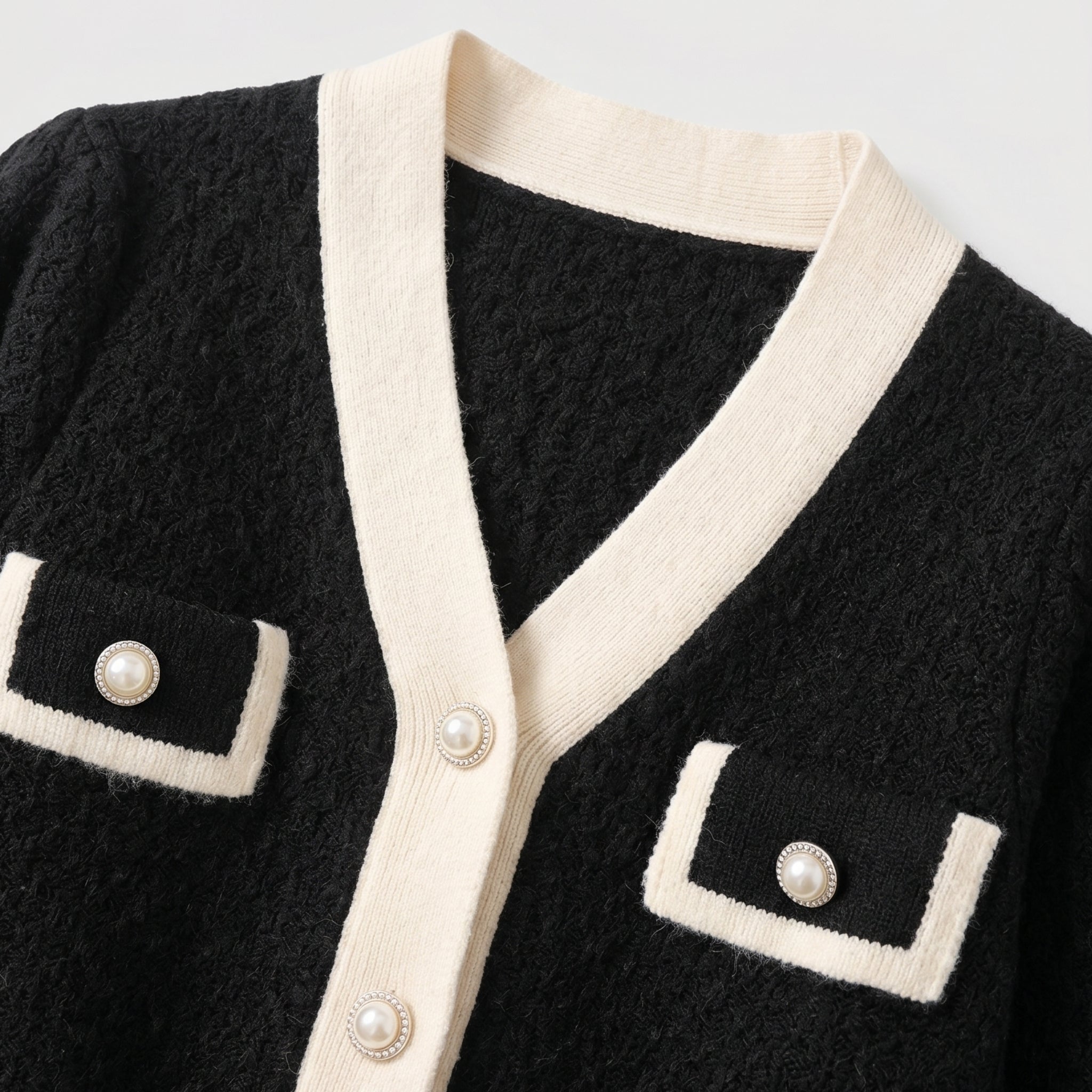 Women's Cropped Knit Cardigan V-Neck Contrast Trim Pearl Button Patch Pockets Regular Fit