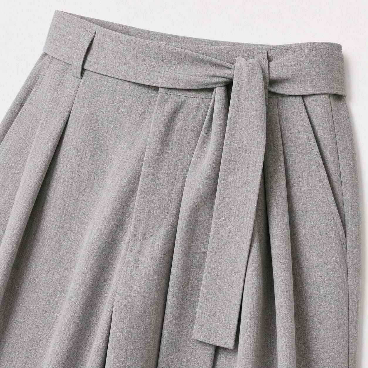 Grey men's wide-leg pleated trousers waistband and pleat detail