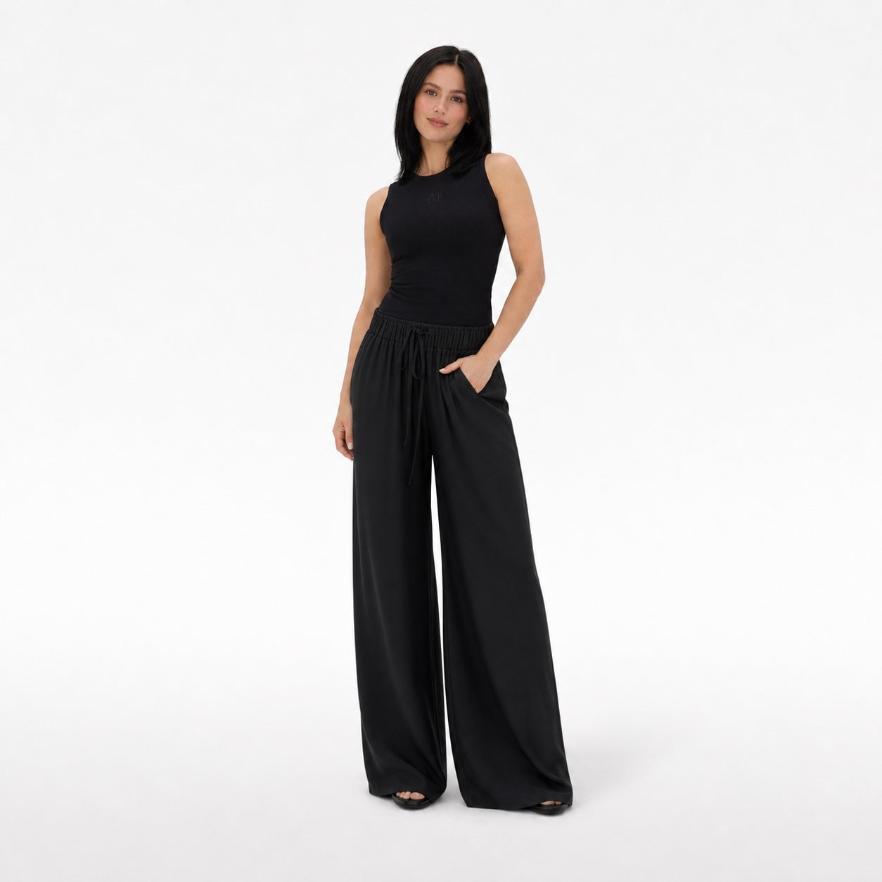 batch82_black_model_2-4_front.jpg